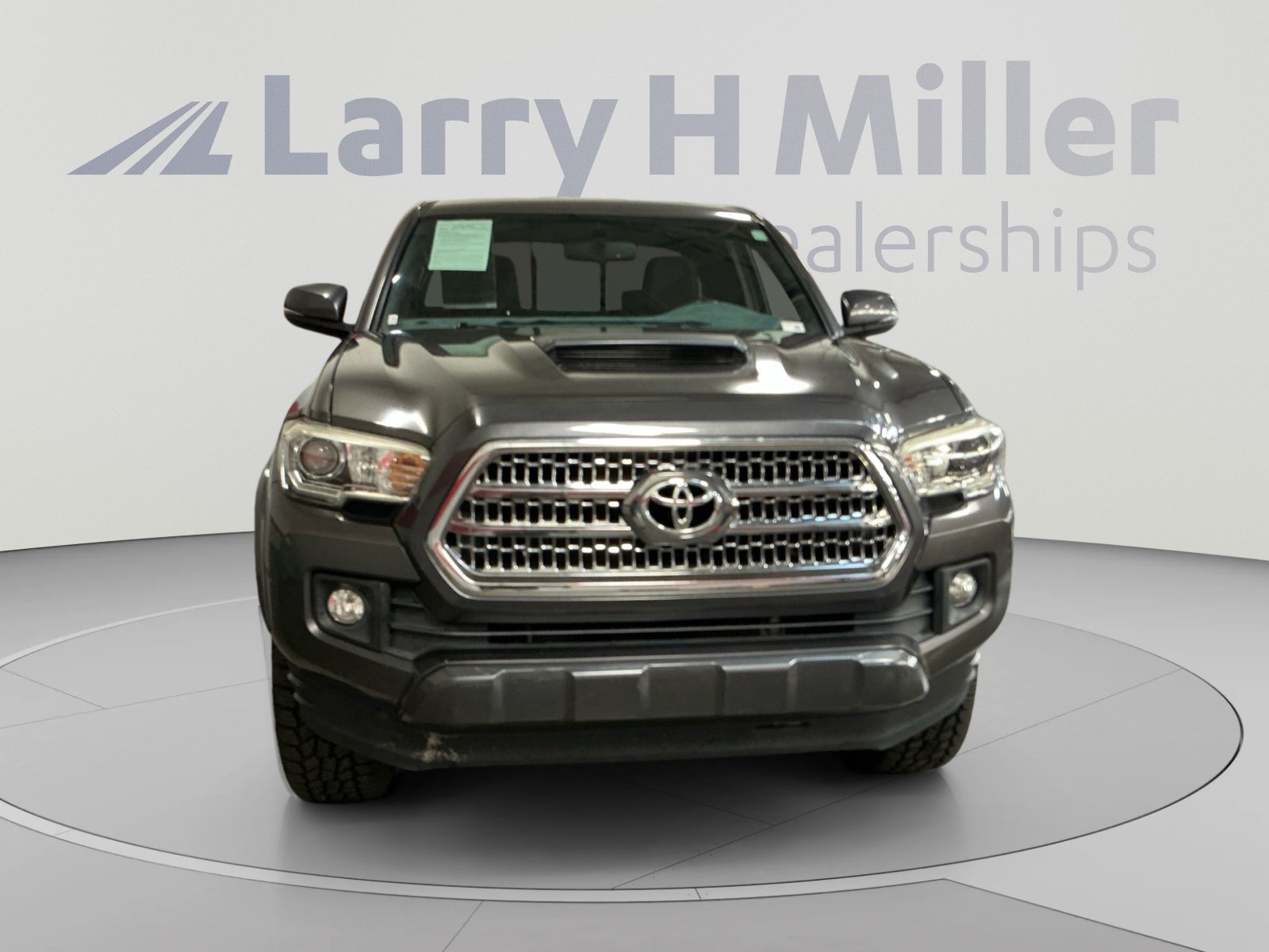 Used 2016 Toyota Tacoma TRD Sport w/ Towing Package RWD image 8