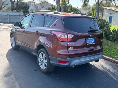 Used 2018 Ford Escape SE image 3