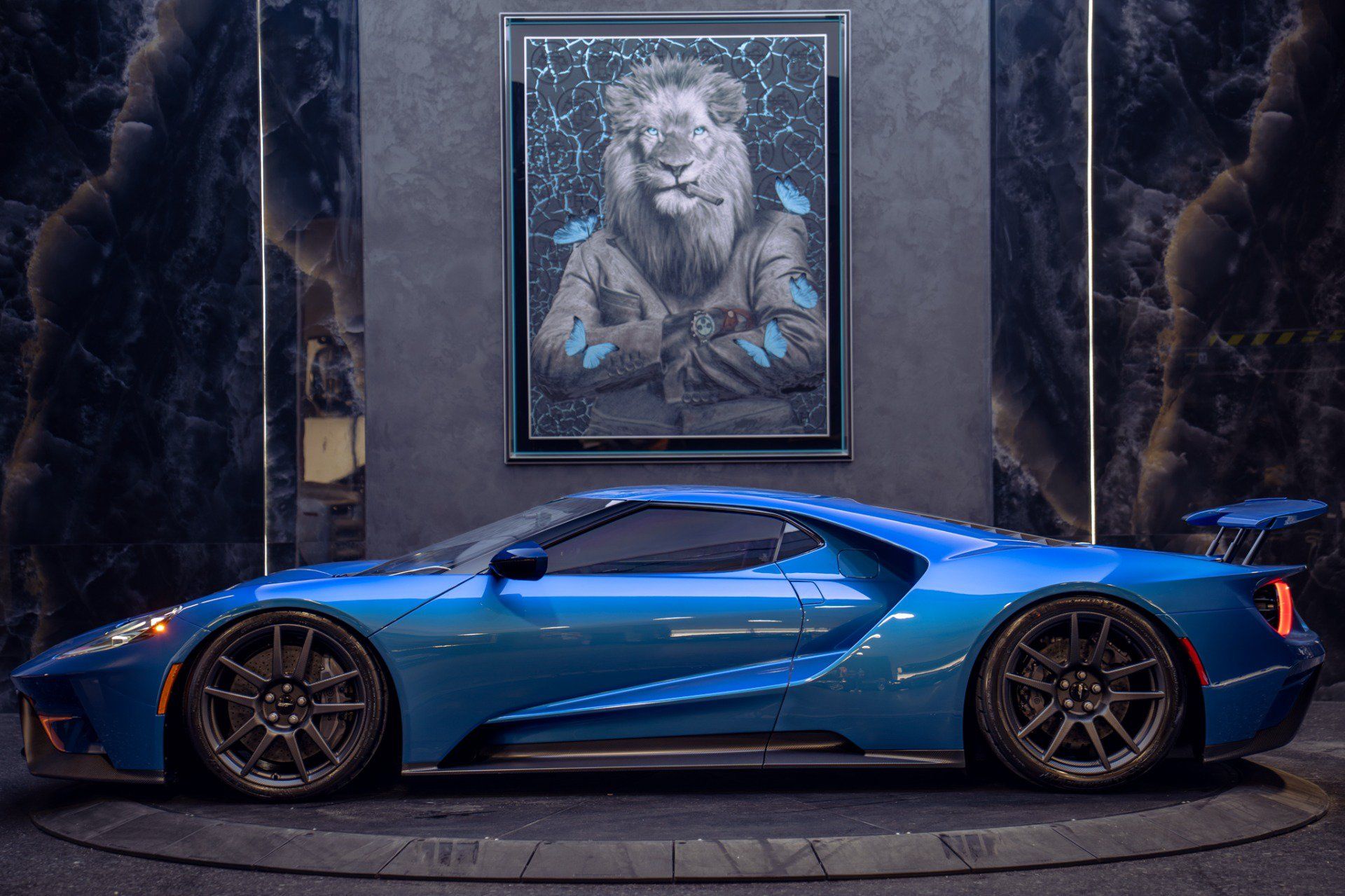 Used 2021 Ford GT RWD image 4