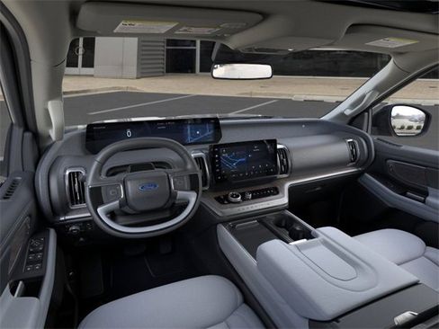 New 2025 Ford Expedition Platinum w/ Platinum Ultimate Package image 9