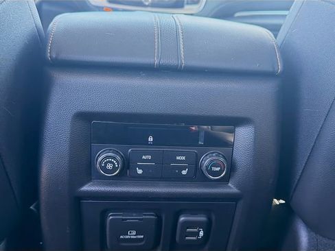 Used 2021 Chevrolet Traverse Premier image 9