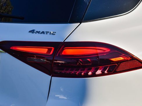 Used 2025 Mercedes-Benz GLE 450e 4MATIC image 7