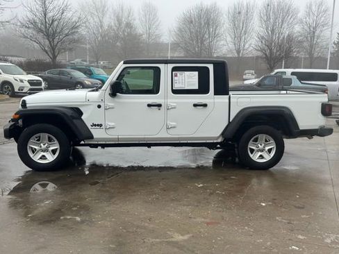 Used 2023 Jeep Gladiator Sport image 4