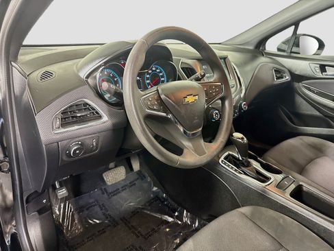 Used 2017 Chevrolet Cruze LT w/ Convenience Package FWD image 23