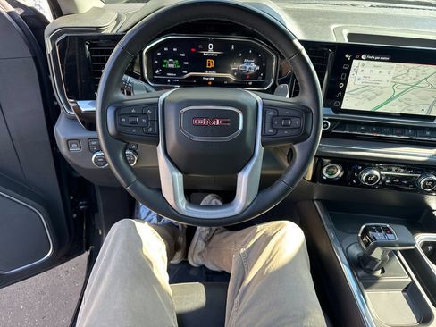 Used 2023 GMC Sierra 1500 SLT w/ SLT Premium Package AWD/4WD image 18