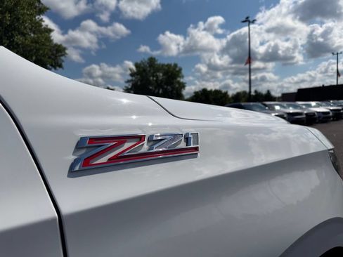 Used 2022 Chevrolet Suburban Z71 w/ Z71 Off-Road Package AWD/4WD image 17
