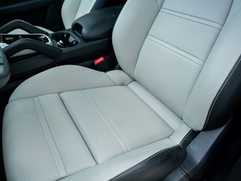 Certified 2025 Porsche Cayenne E-Hybrid image 24