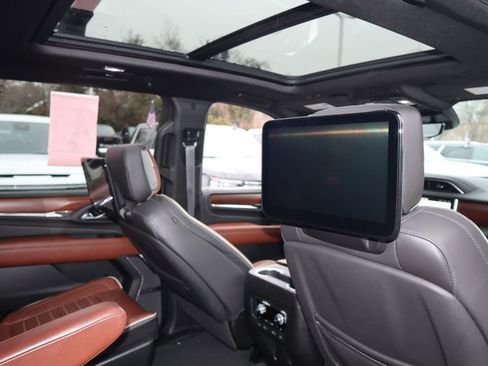 Used 2023 GMC Yukon XL Denali Ultimate image 32