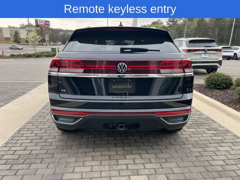 Used 2024 Volkswagen Atlas Cross Sport SE image 4