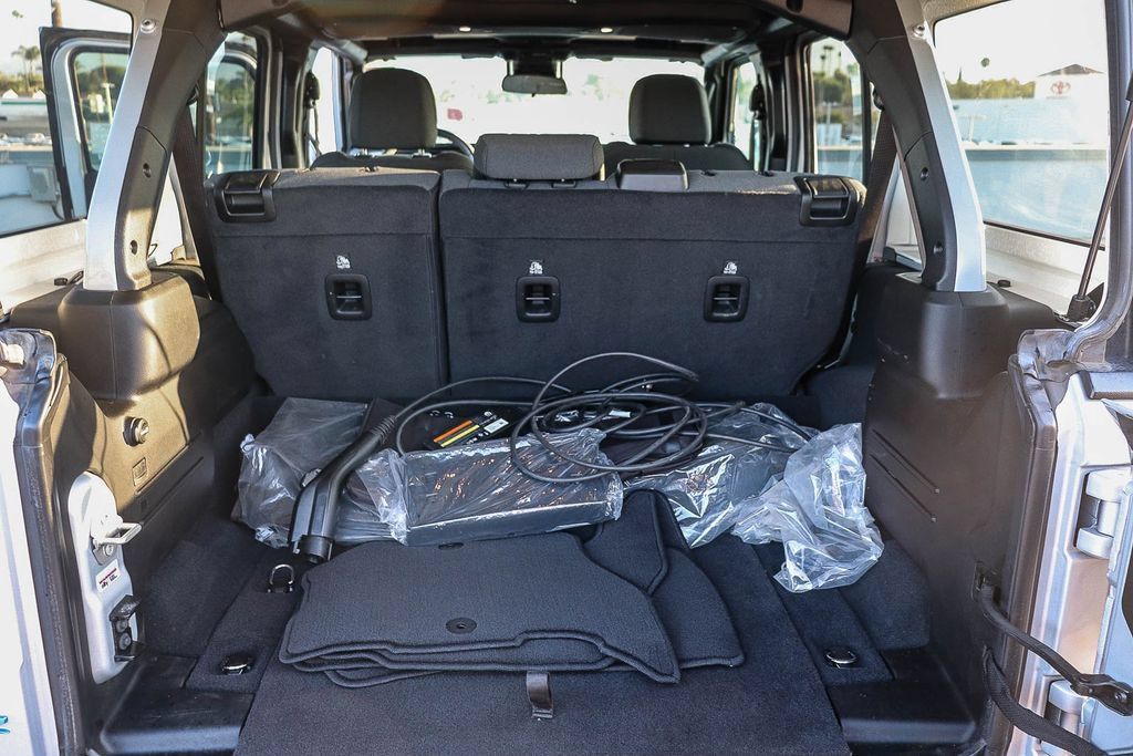 Used 2024 Jeep Wrangler Unlimited AWD/4WD image 29