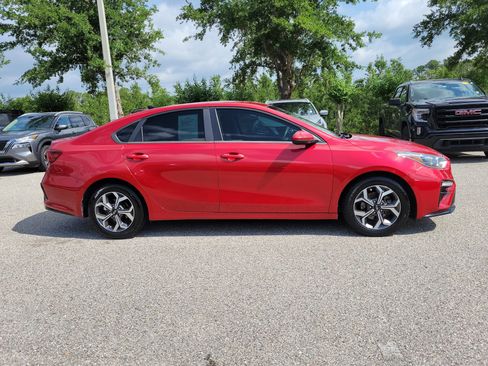Used 2019 Kia Forte LXS FWD image 4