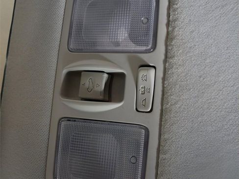 Used 2024 Hyundai Venue SEL image 11