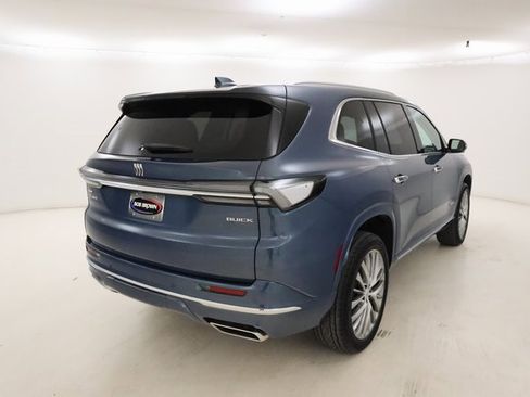 Used 2025 Buick Enclave Avenir image 3