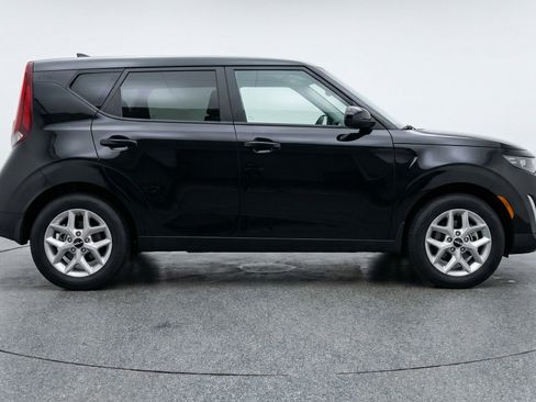 Used 2025 Kia Soul LX w/ LX Technology Package FWD image 11