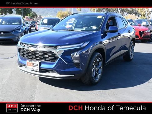 Used 2024 Chevrolet Trax LT w/ Sunroof Package image 1