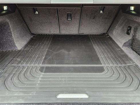 New 2025 Land Rover Range Rover SE image 21