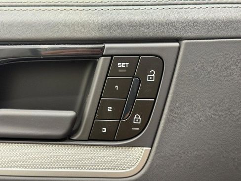 New 2025 Porsche Cayenne E-Hybrid image 17