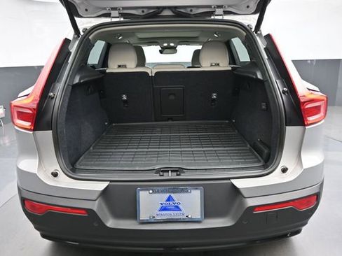 Used 2023 Volvo XC40 B5 Plus w/ Protection Package Premier AWD/4WD image 28