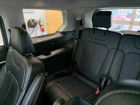 Used 2021 Jeep Grand Cherokee L Limited image 20