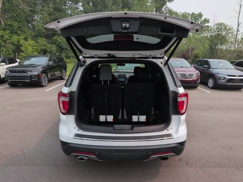 Certified 2018 Ford Explorer XLT w/ Equipment Group 202A AWD/4WD image 18