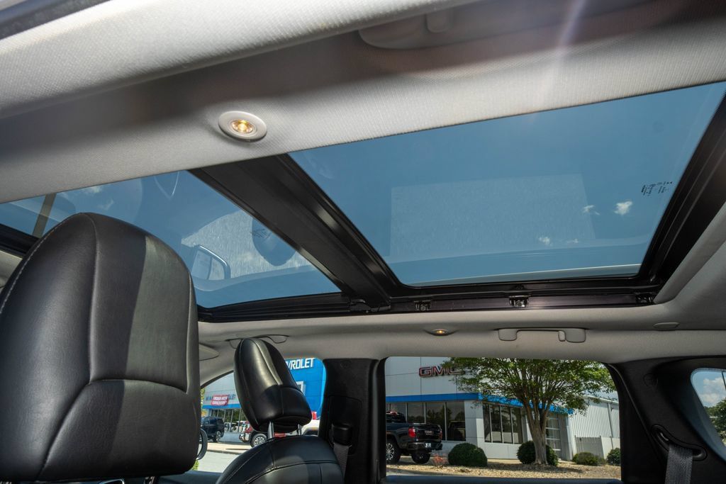 Used 2019 Jeep Cherokee Limited AWD/4WD image 15
