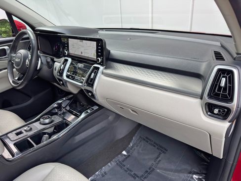 Used 2022 Kia Sorento SX w/ Panoramic Sunroof Package AWD/4WD image 14