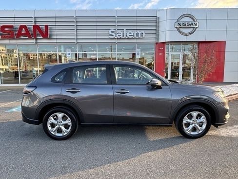 Used 2023 Honda HR-V LX image 2