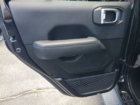 Used 2020 Jeep Wrangler Unlimited Sahara AWD/4WD image 25