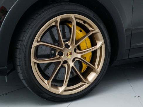 Used 2022 Porsche Cayenne Turbo GT image 11