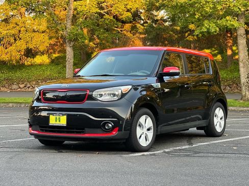 Used 2015 Kia Soul EV + image 1