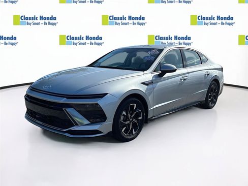 Used 2025 Hyundai Sonata SEL FWD image 3