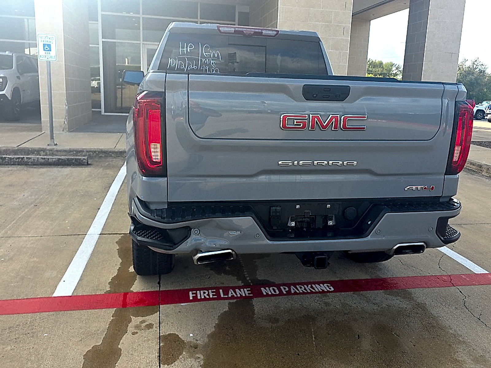 Used 2025 GMC Sierra 1500 AT4 w/ Technology Package AWD/4WD image 12