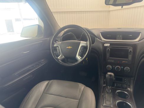 Used 2017 Chevrolet Traverse LT w/ Style and Technology Package image 16
