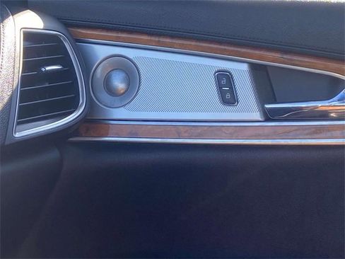 Used 2020 Lincoln Nautilus Reserve w/ Equipment Group 202A image 25