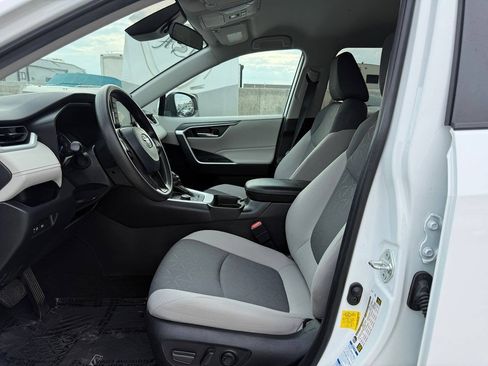 Used 2021 Toyota RAV4 XLE AWD/4WD image 15
