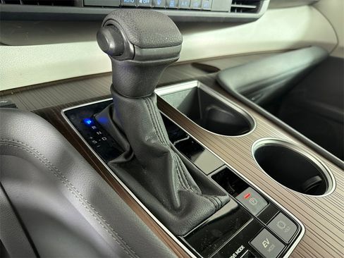 Used 2024 Toyota Sienna LE image 28