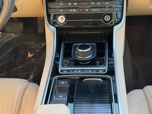 Used 2018 Jaguar XF Prestige image 14