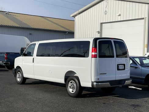 Used 2025 Chevrolet Express 3500 LT w/ LT Preferred Equipment Group RWD image 7
