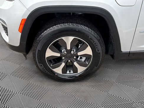New 2024 Jeep Grand Cherokee Limited 4xe AWD/4WD image 9