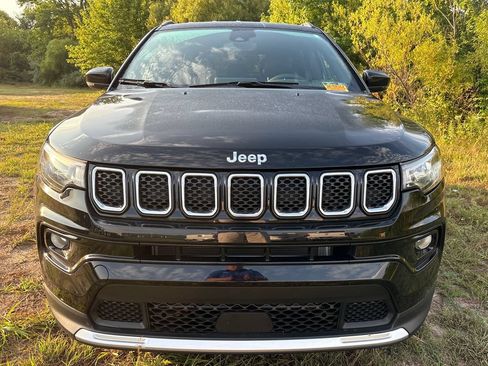 Used 2023 Jeep Compass Limited AWD/4WD image 2