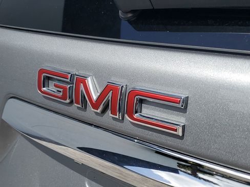 Used 2024 GMC Terrain SLE image 9
