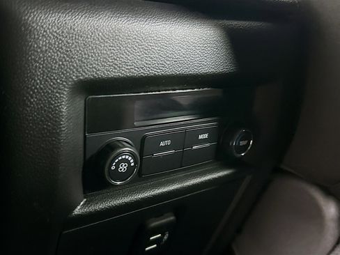 Used 2023 Chevrolet Traverse LT image 26