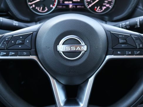 Used 2025 Nissan Sentra SV FWD image 30