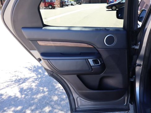 Used 2017 Land Rover Discovery HSE Luxury AWD/4WD image 26