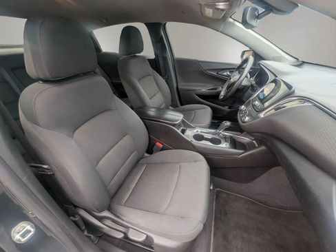Used 2017 Chevrolet Malibu LT FWD image 10
