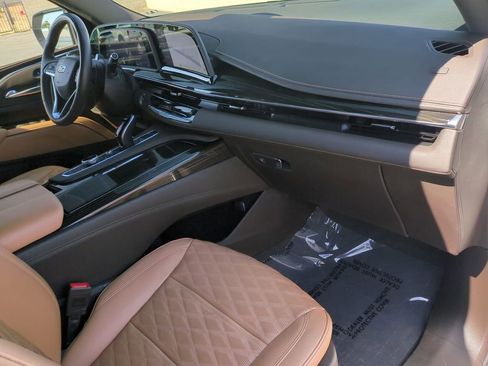 Certified 2024 Cadillac Escalade Sport AWD/4WD image 36