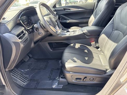 Certified 2025 INFINITI QX60 Luxe FWD image 18