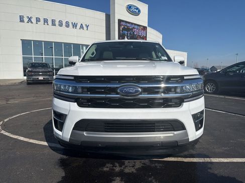 Used 2024 Ford Expedition Limited image 2