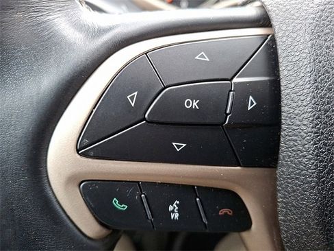 Used 2018 Jeep Cherokee Limited image 17