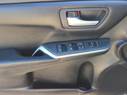 Used 2015 Toyota Camry LE image 16